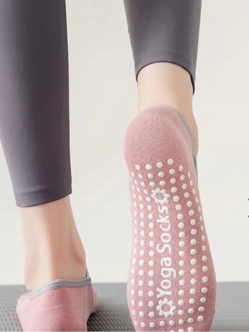 Yoga Socks Non-Slip Low-Cut Grip Socks in Dusty Pink
